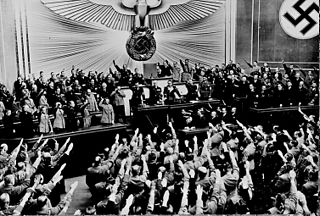 Adolf Hitler receiving standing ovation